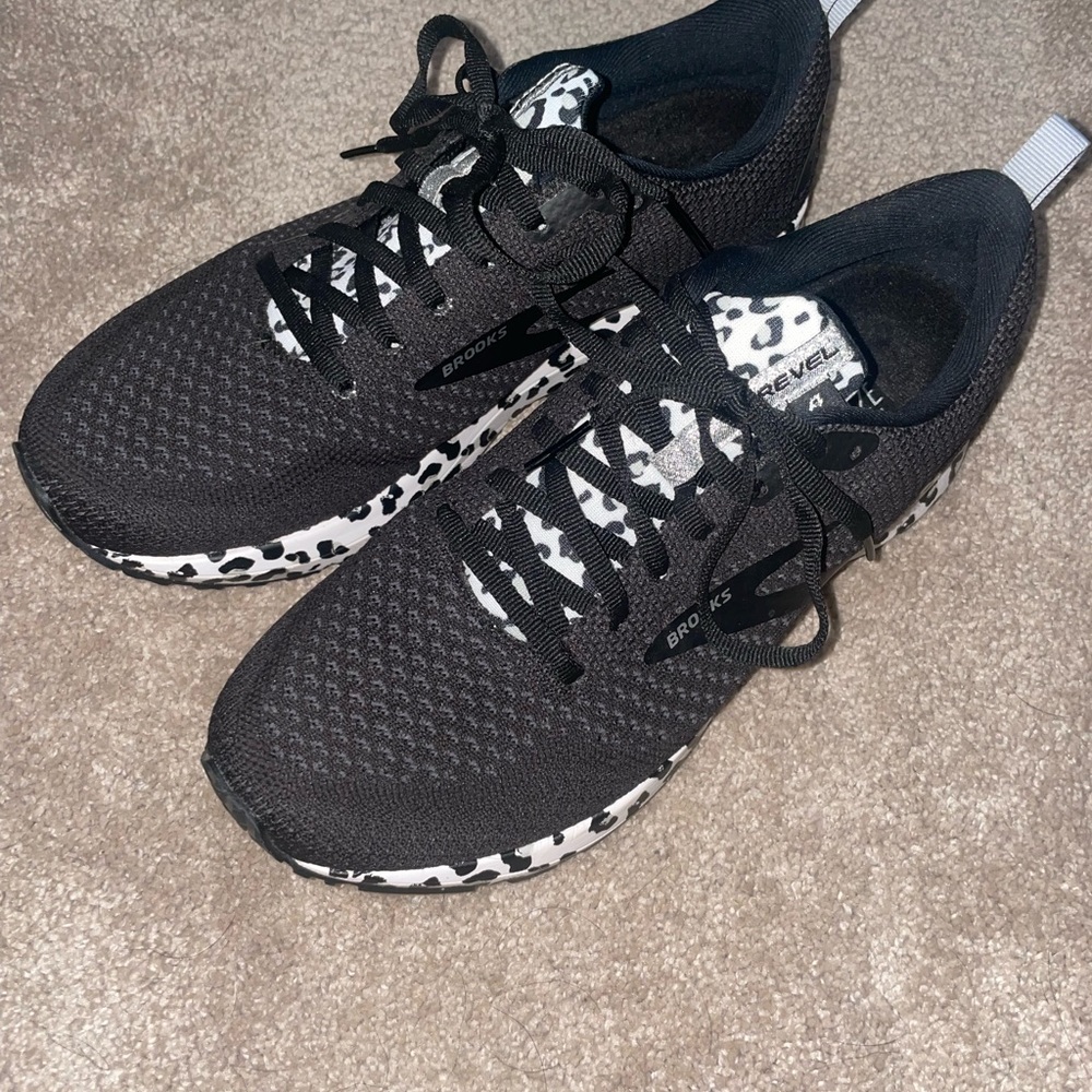 Brooks Revel 4 womens 9.5 NWOT